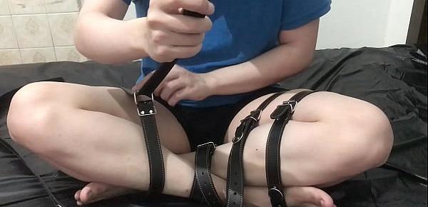  Branquinho Prendendo as pernas cruzadas(self-bondage) 2